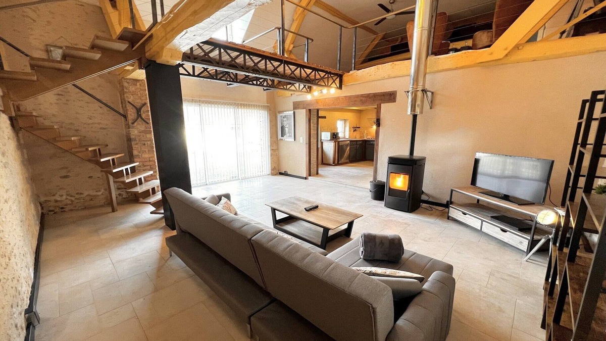 Thorigne-sur-Due House | Loft in Sarthe with Garden Retreat