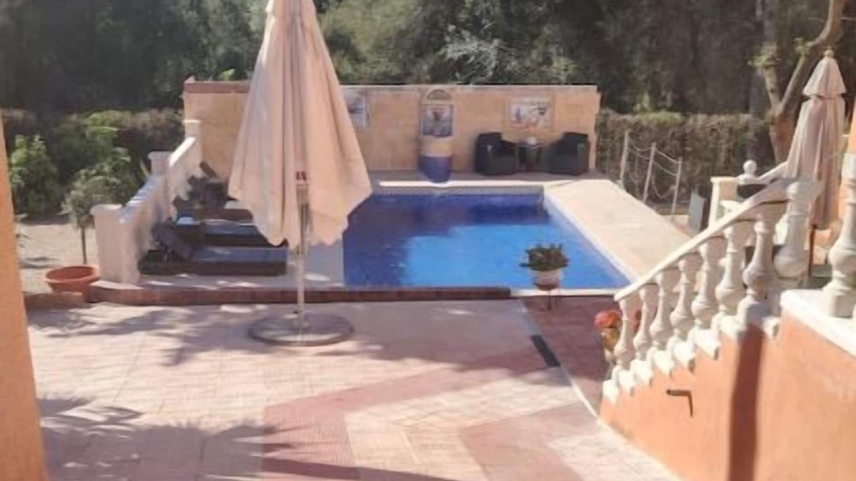 Chiva Villa | Loft in the villa, swimming pool, parking, enclosed garden.