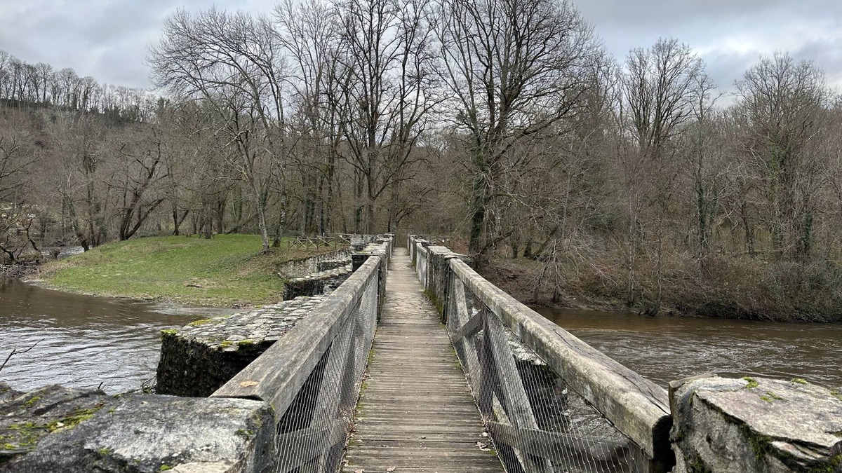 Dun-le-Palestel Apartment | Loft near the Painters' Valley
