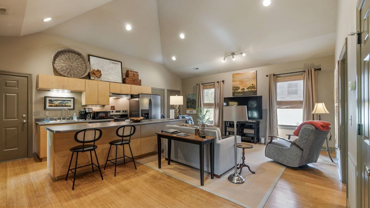 Franklin Apartment | Loft on West Main 5 blocks from Downtown Franklin