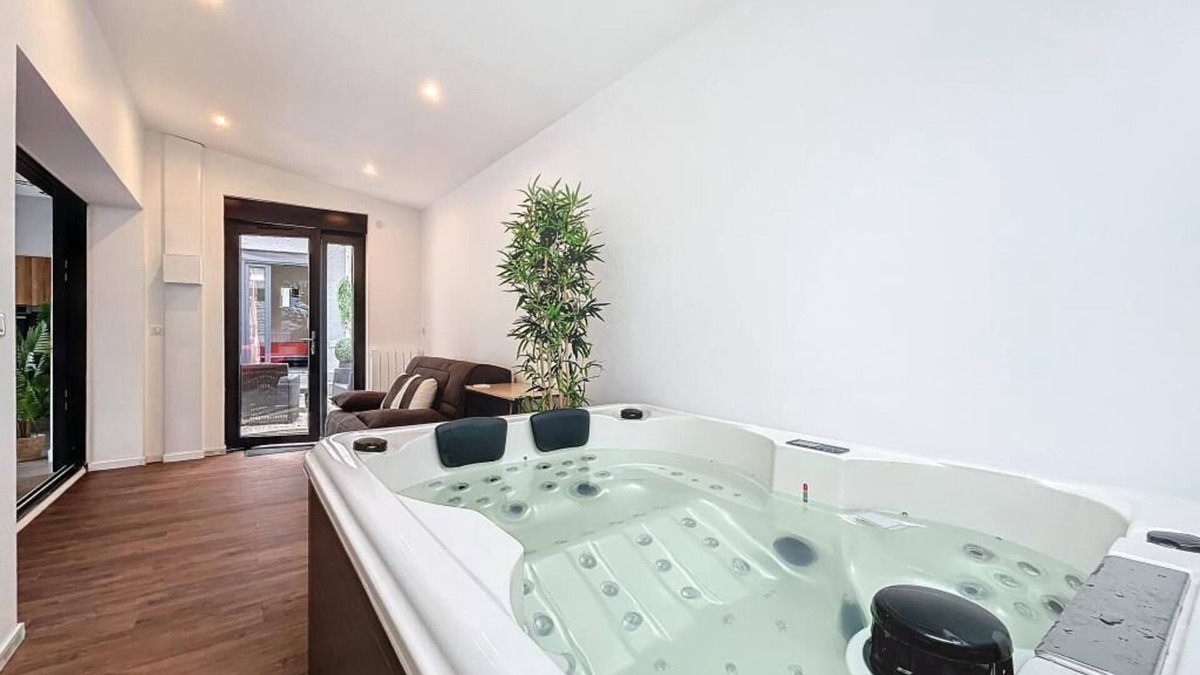 Montlucon Apartment | Loft Terrasse Avec SPA Centre Historique