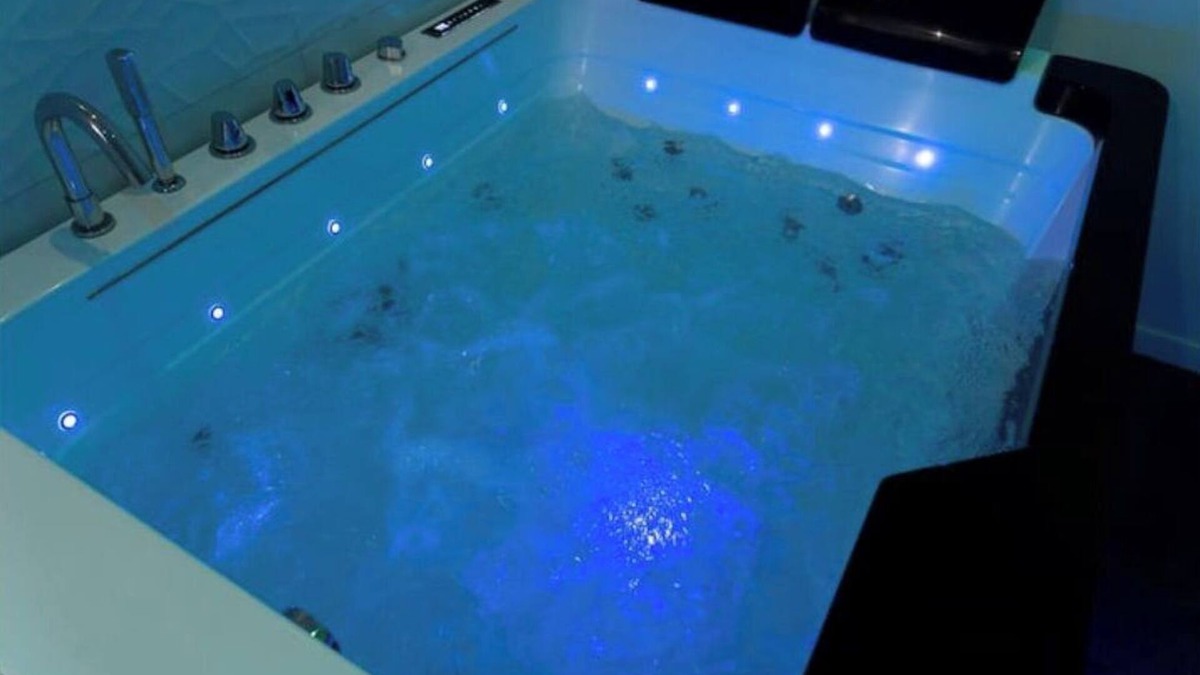 Faubourg North Apartment | Loft with jacuzzi and Sauna Darcy/suite and spa 21