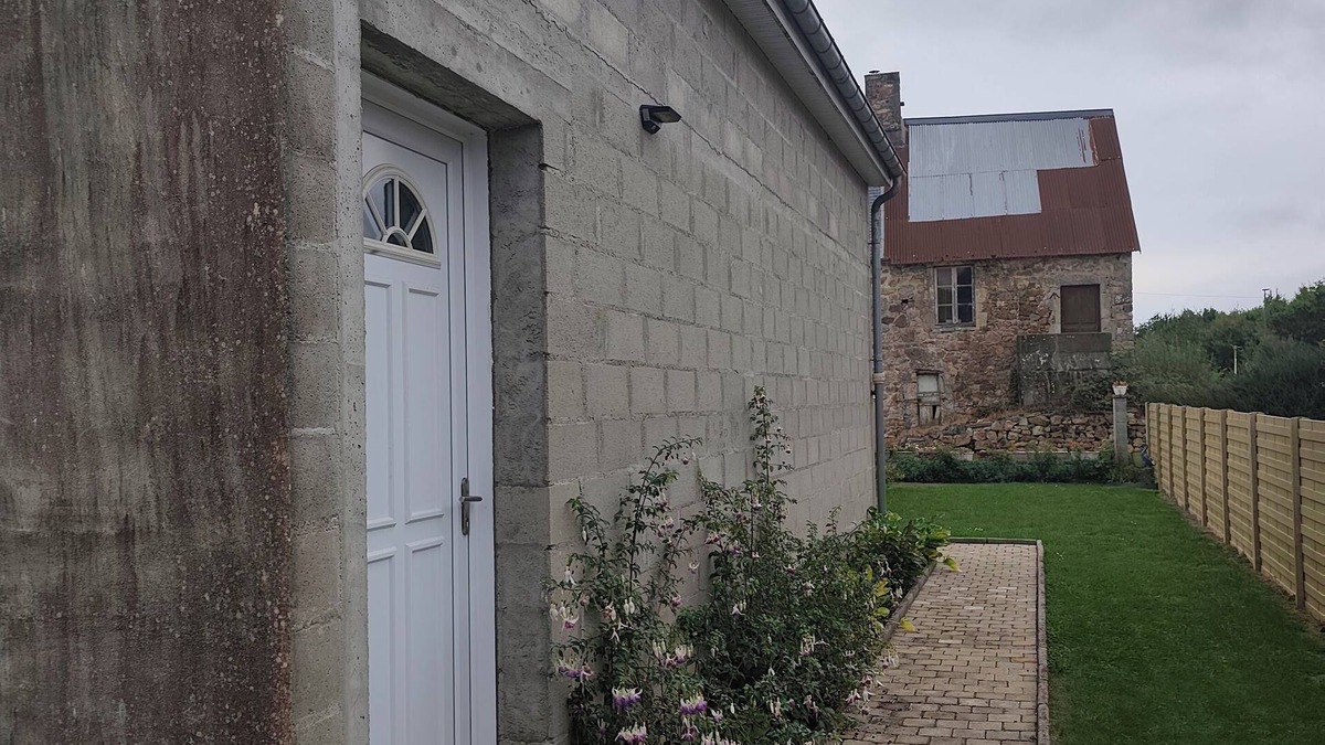 Bricquebec-en-Cotentin Apartment | Loft with small kitchen. Suitable for students or people on the move