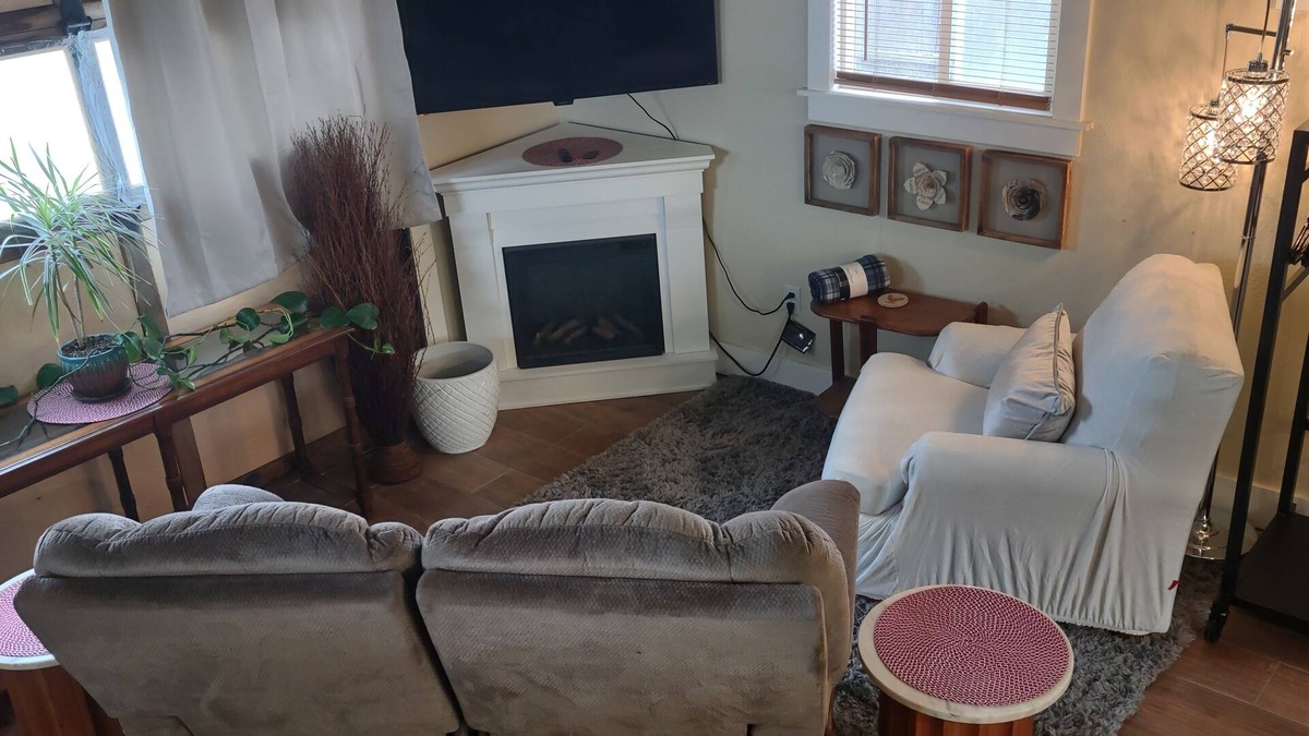Nampa Cottage | Lofted Urban Farmhouse Cottage Near Downtown Nampa, NNU, and Idaho Center Arena