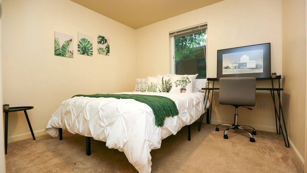 Cedar Heights Apartment | Loftium | Well-Kept Suite Just Mins to UW & Matthews Beach!