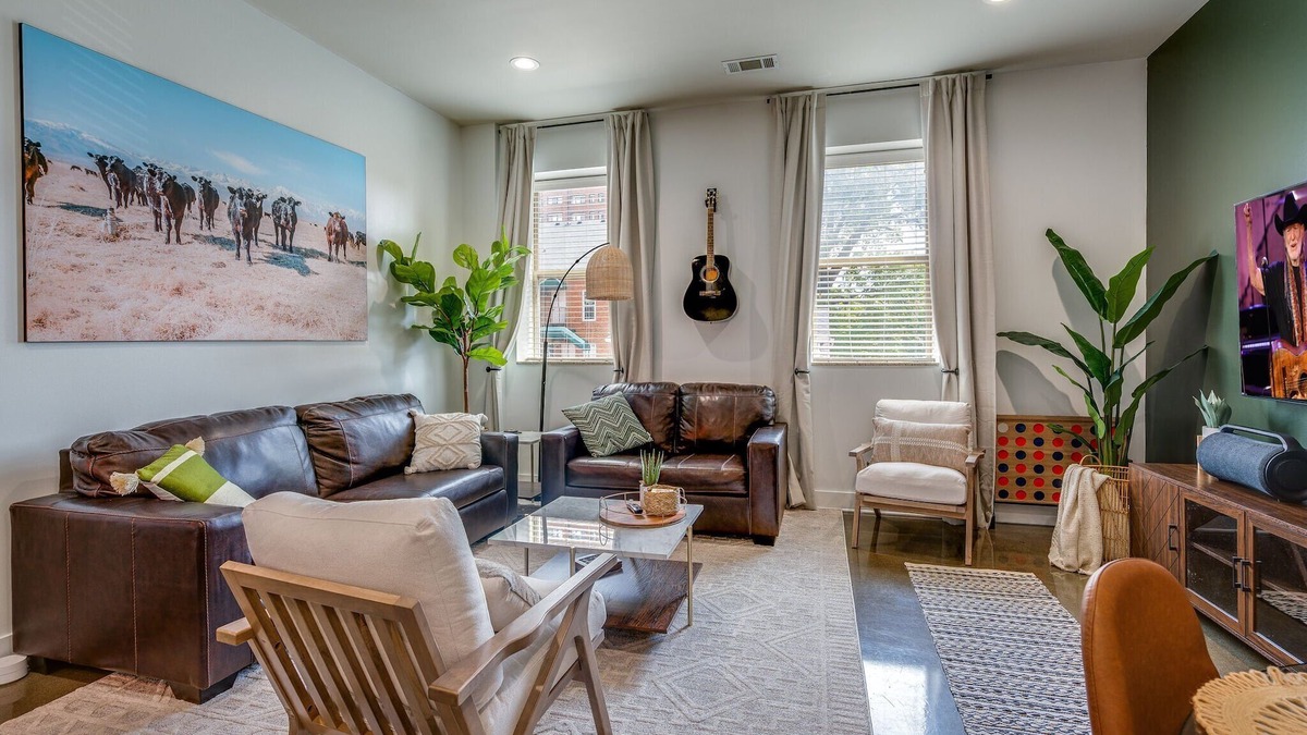 Midtown Cottage | Lofts At 30th - Urban Lodge - Mins to Broadway!