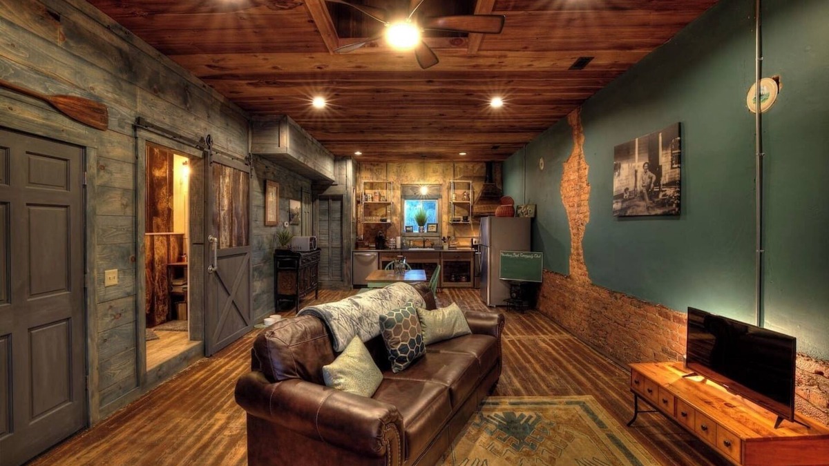 Walhalla Apartment | LOFTS OVER MAIN~ Chattooga Studio