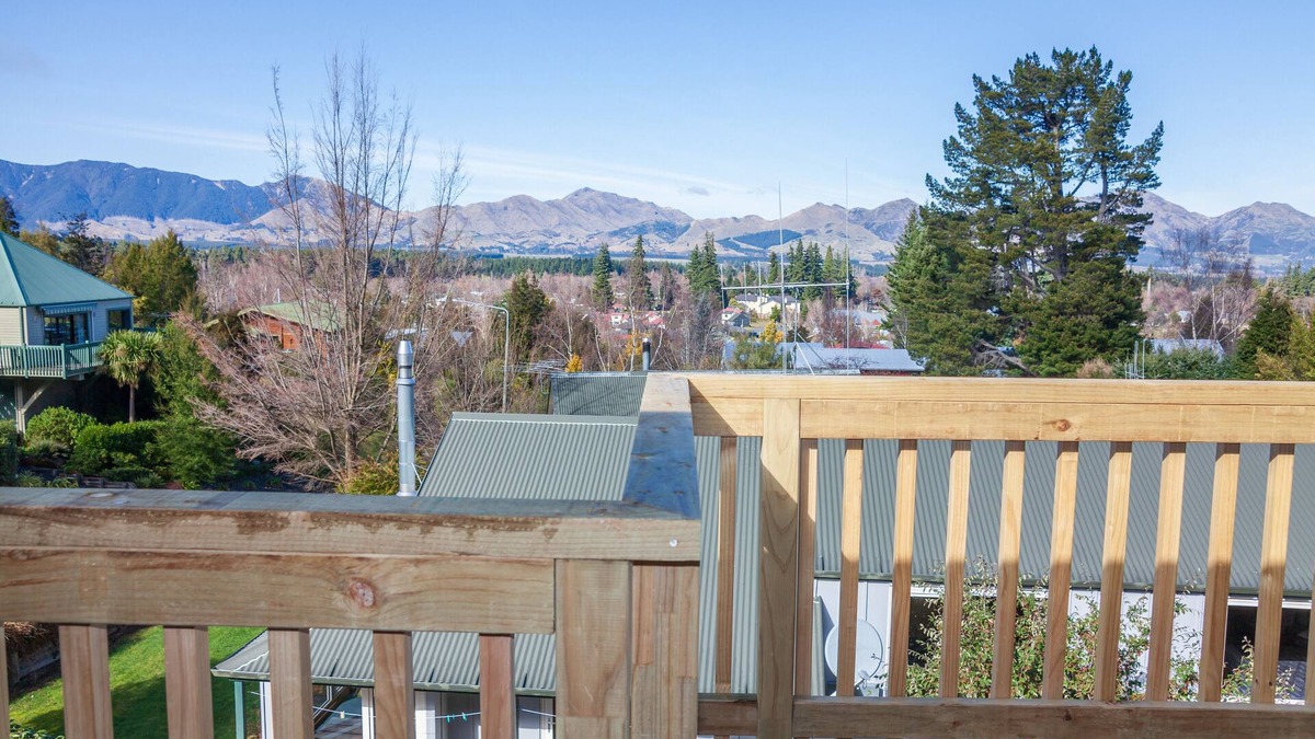 Hanmer Springs Cottage | Lofty Quarters - Hamner Springs Holiday Home