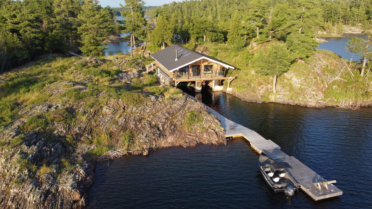 Willisville Cottage | Log Boathouse in McGregor Bay right on the water!