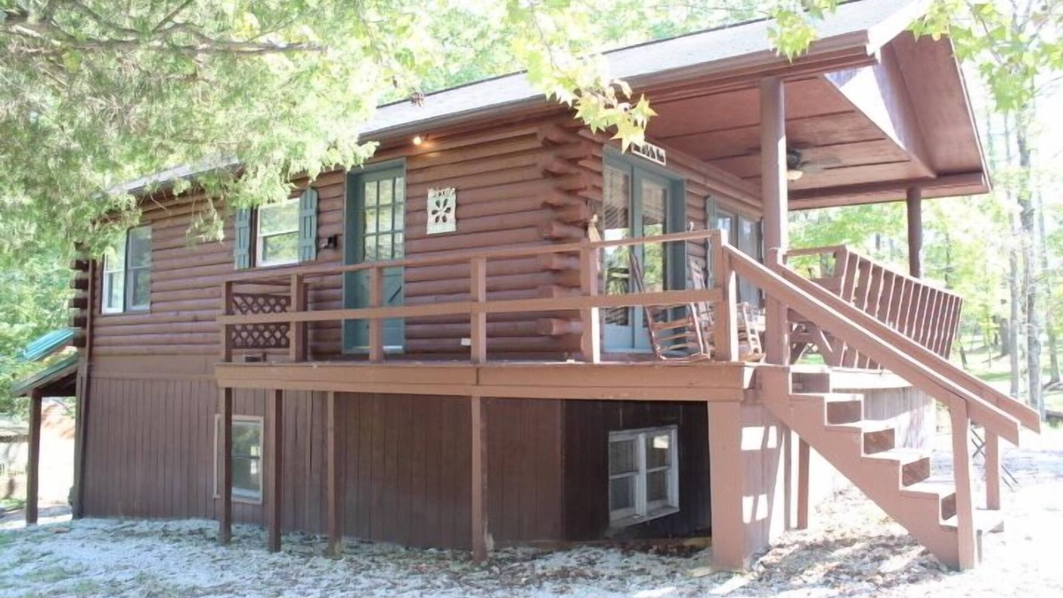 Schnellville House | Log Cabin 2 at Osborn Boat Ramp on Patoka Lake