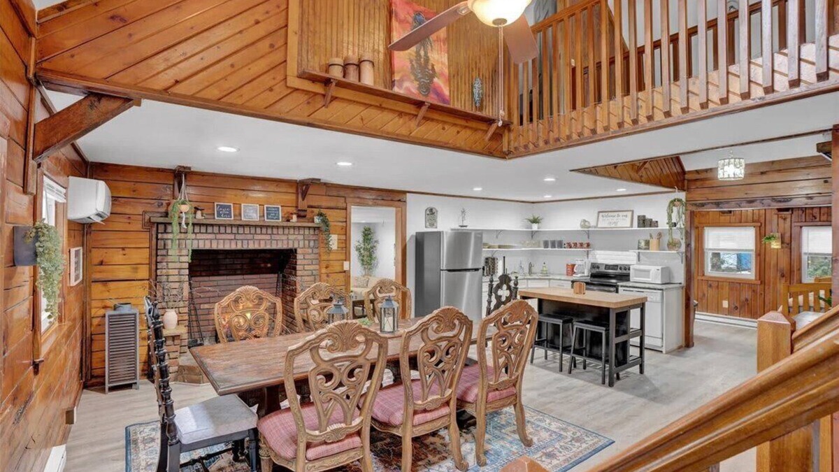 Long Pond House | Log Cabin and Guest House! Sleeps 21/2 Game Rooms!