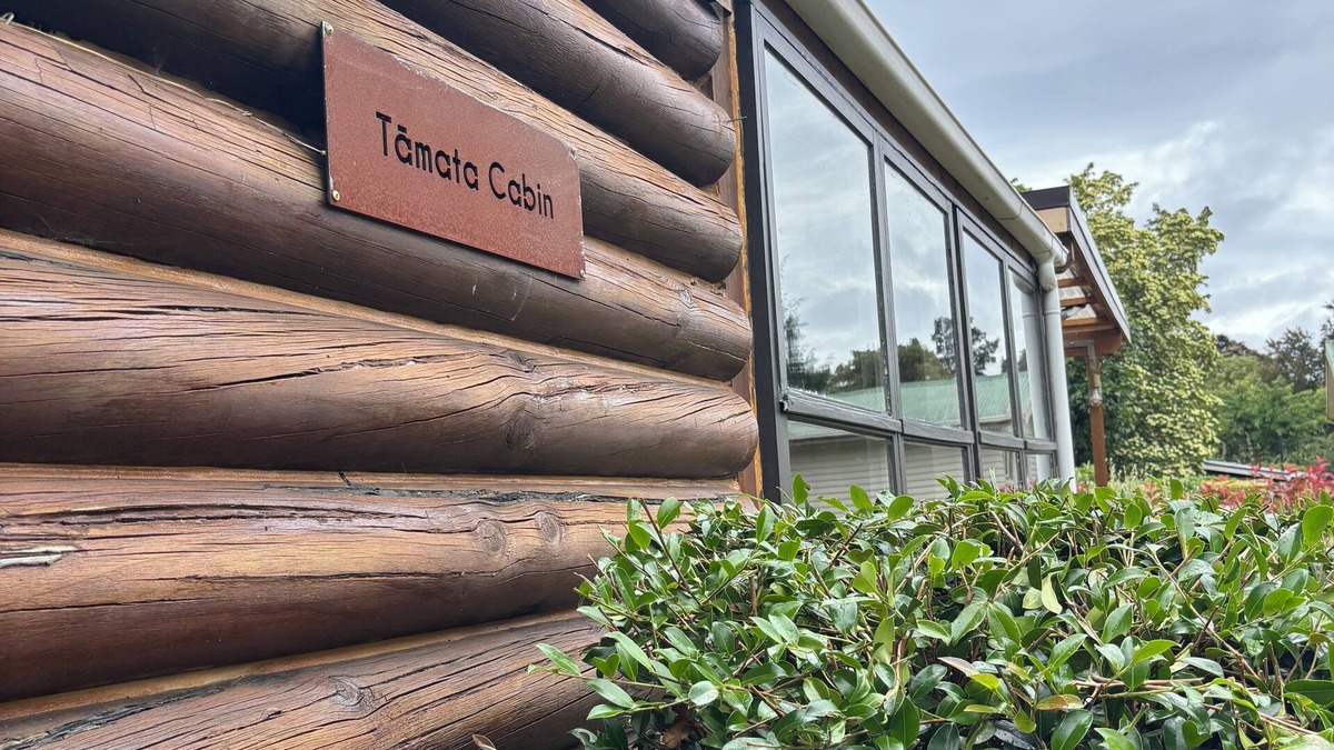 Hatepe Cabin | Log Cabin at the LakenEnjoy the peaceful idyllic lakeside settlement of Hatepe.