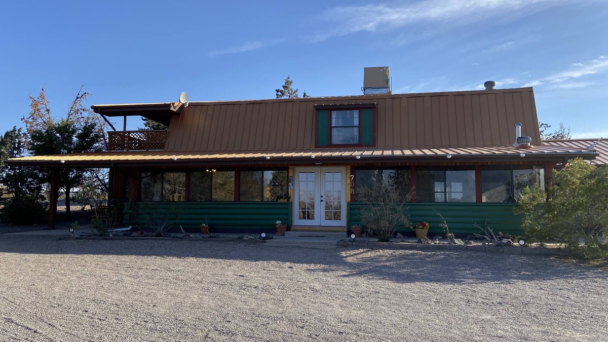 Elephant Butte House | Log Cabin at the lake