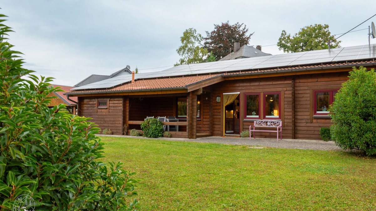 Oberkail House | Log Cabin 'Eifel' with Private Garden and Wi-Fi