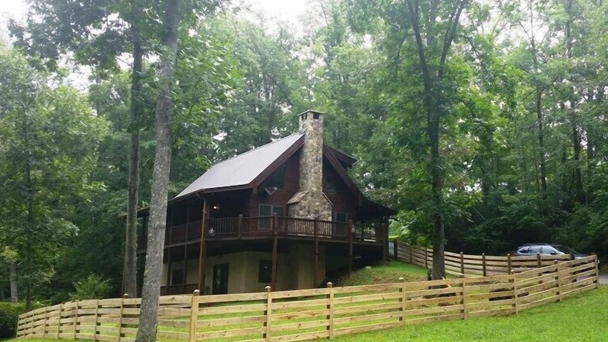 Brasstown Cabin | Log Cabin Getaway on Big Brasstown Creek