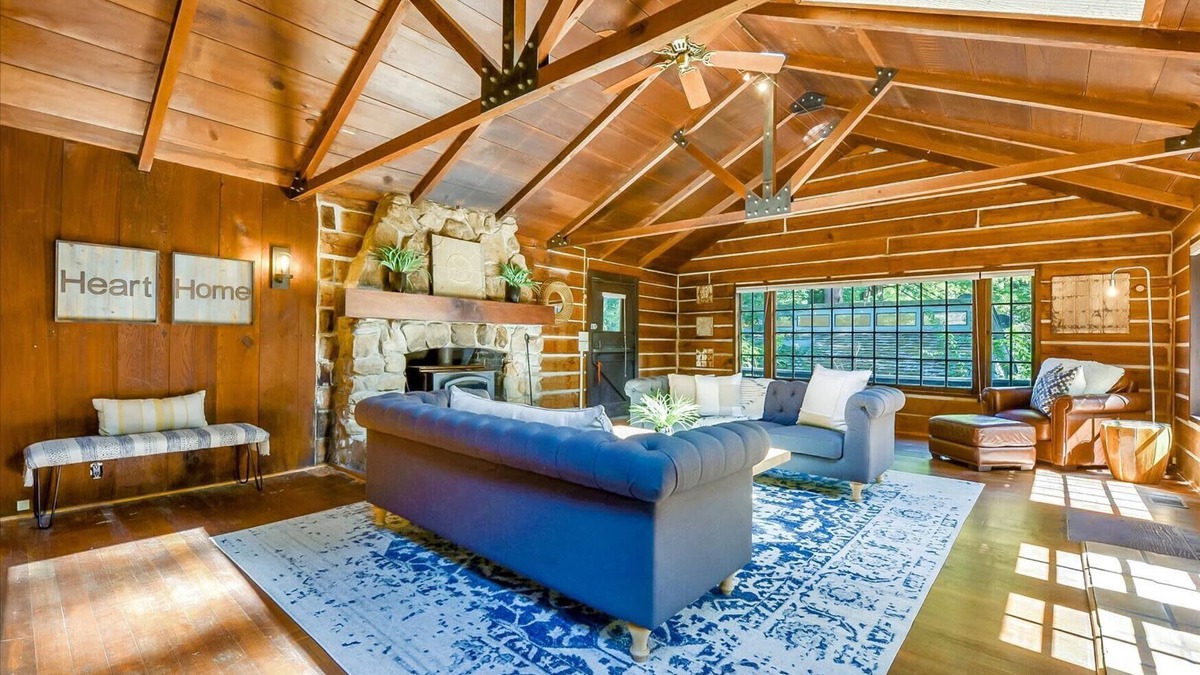 Redwood City House | Log-Cabin Home Retreat - Walk to Restaurants, Trails, Hiking & Biking