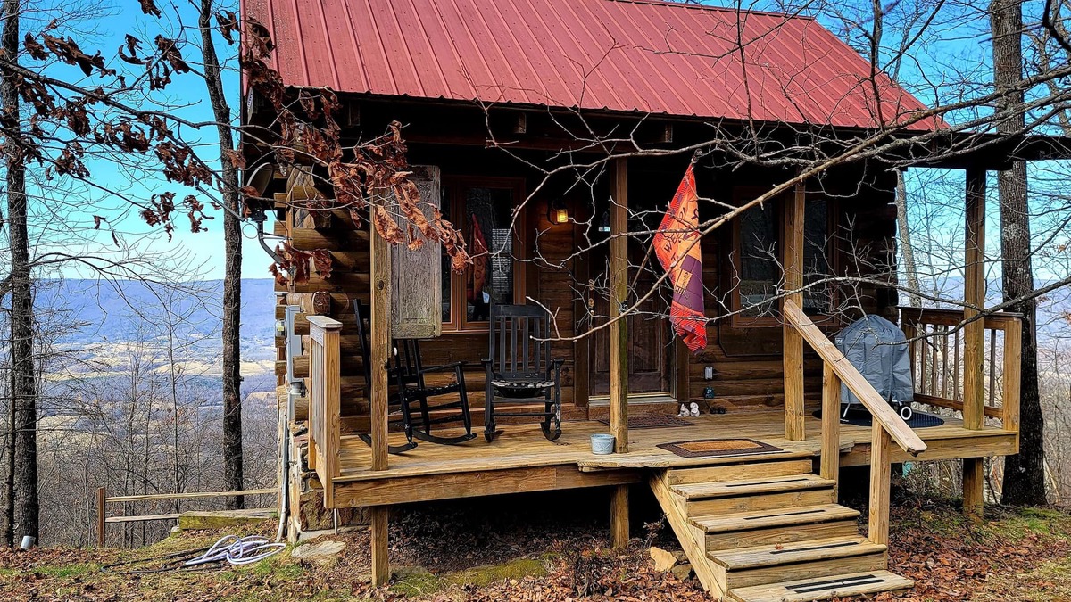 Lupton City Cabin | Log Cabin in the Clouds with a Million Dollar View - Private - Clean & Safe!