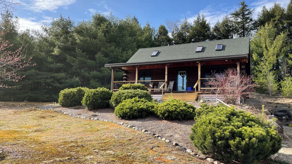 Thornton Cabin | log cabin in the White Mtns. near skiing & attractions Sleeps 8-10