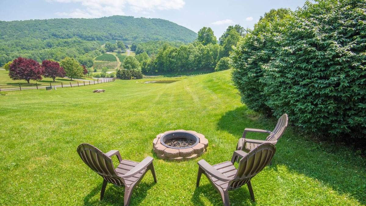 West Jefferson Cabin | Log Cabin in West Jefferson - Fishing Pong + Hot Tub + Fire Pit + Mountain Views