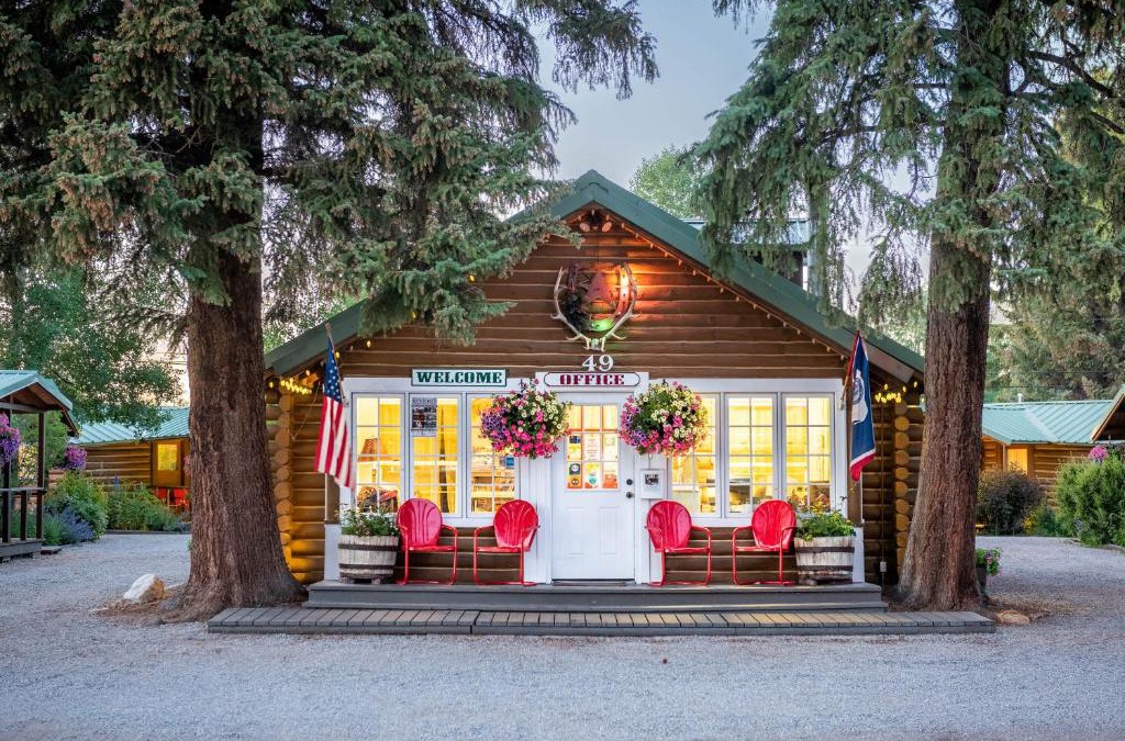 Pinedale Cabin | Log Cabin Motel