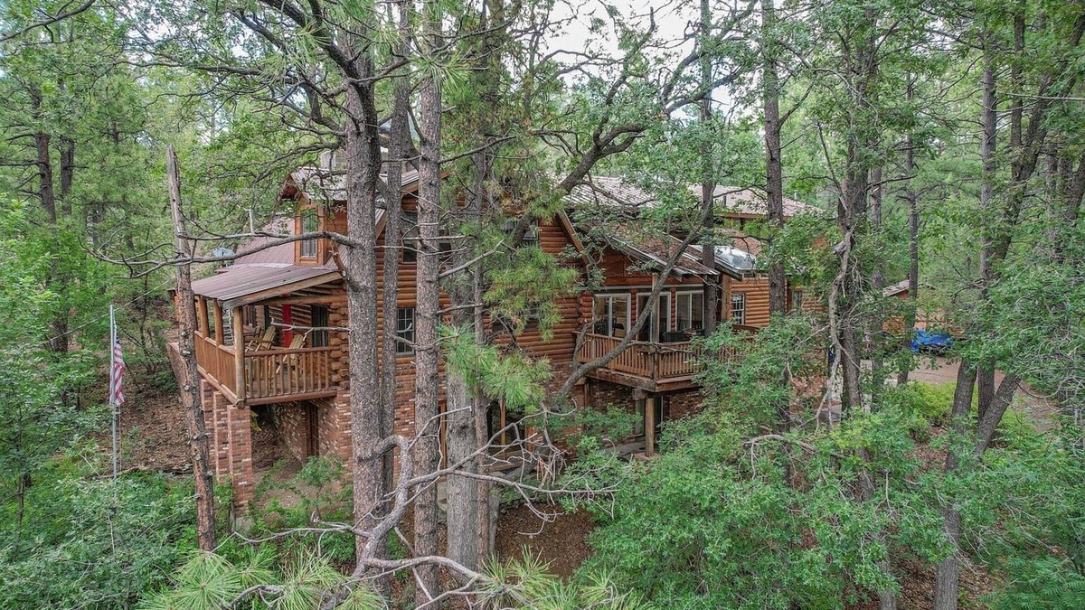 Prescott Cabin | Log Cabin/Mountain Pines, 5400 Square Feet Retreat-Prescott Spruce Mountain