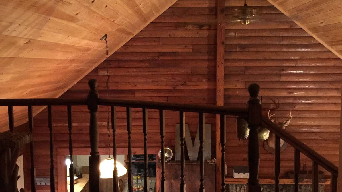 Reddick Cabin | Log Cabin near Ocala and World Equestrian Center ideal for family retreats.