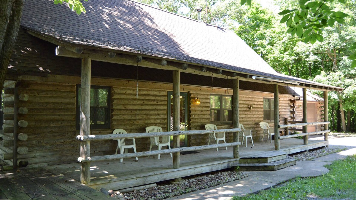 Marseilles Cabin | Log cabin on 25 acres