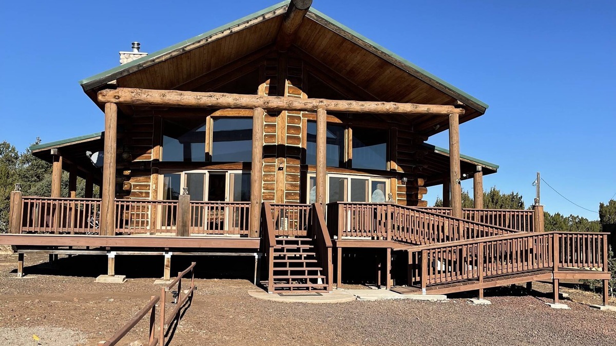 Springerville Cabin | Log Cabin on 9 acres with fireplace 15 min from Showlow Az