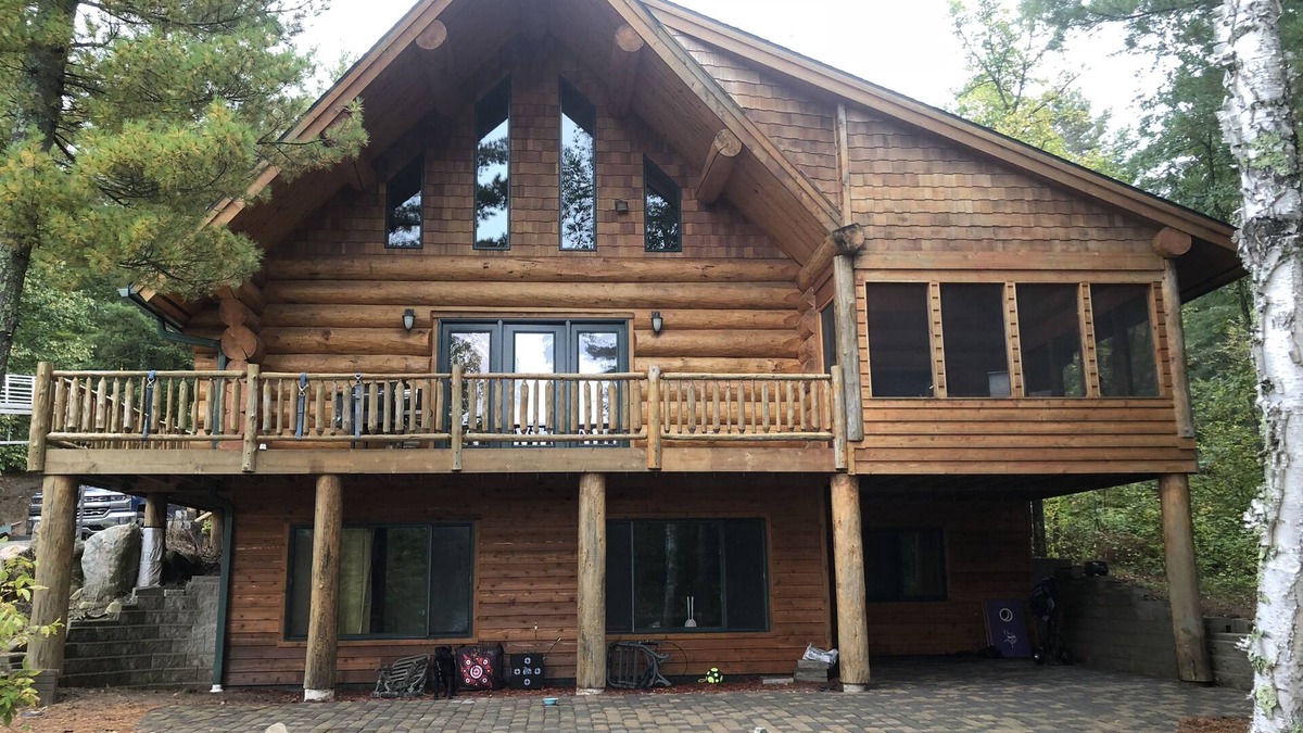 Akeley House | Log Cabin on beautiful Howard Lake.