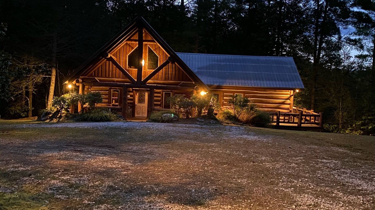Oneida Cabin | Log Cabin On The Rocks
