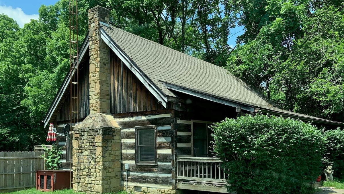 Gnaw Bone Cabin | Log cabin, pets, close to Nashville.