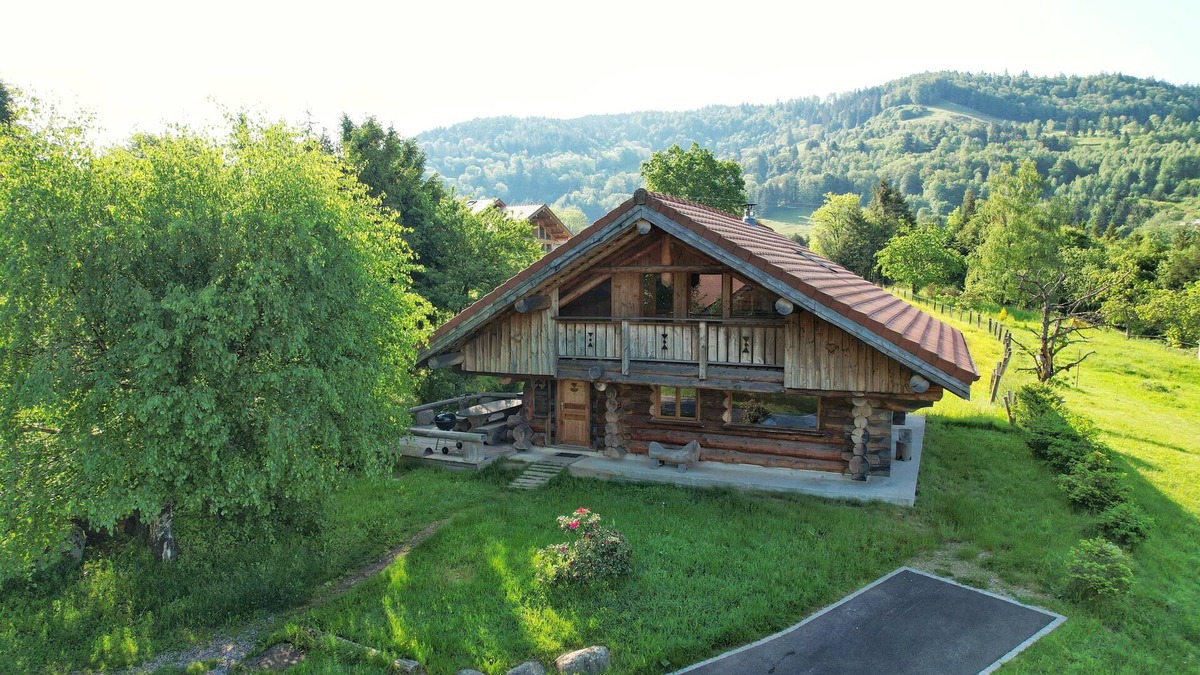 Basse-sur-le-Rupt Ski Chalet | Log cabin, private jacuzzi, pool and sauna access, near La Bresse