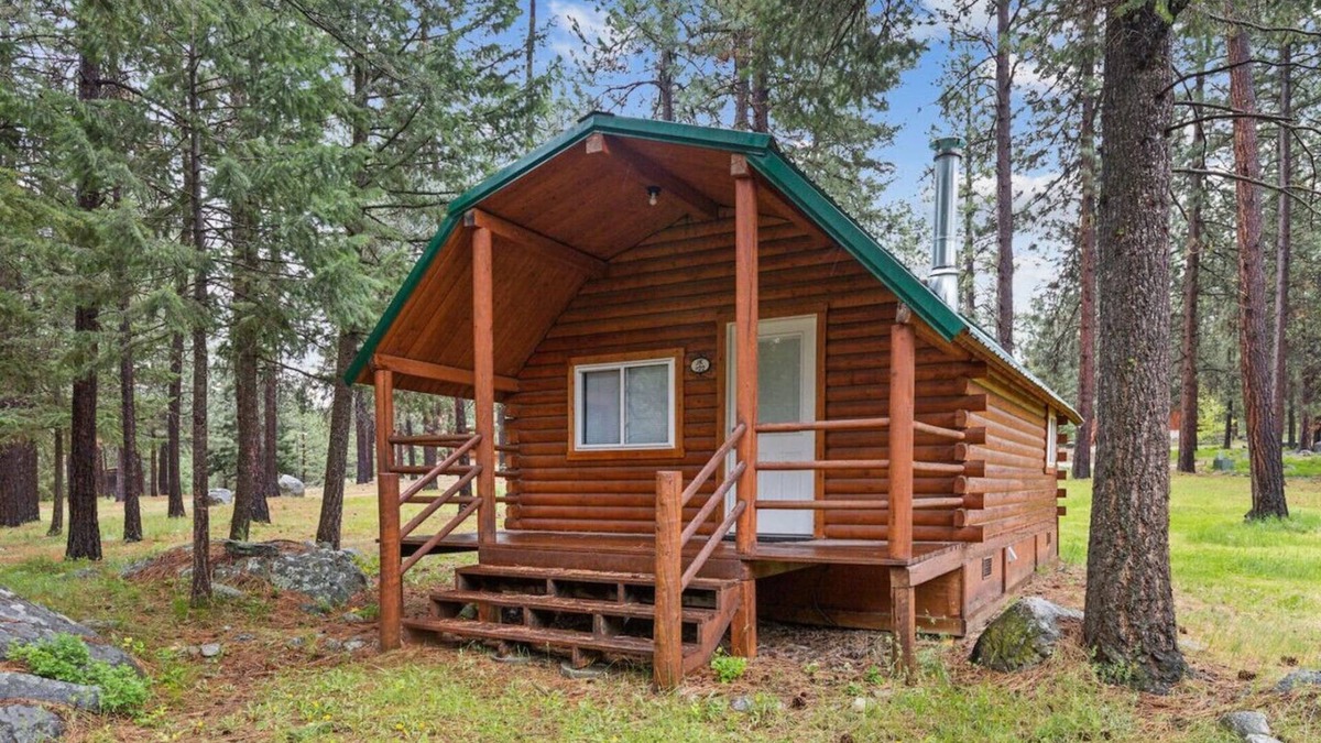 Grantsdale Cabin | Log Cabin Retreat in the Montana Wilderness