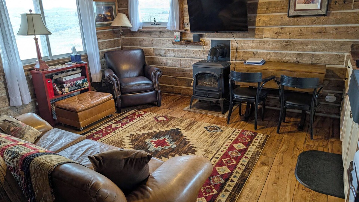 Clark Cabin | Log Cabin Sleeps 2-7 Base of Beartooth Mtn Near Cody WY & Yellowstone Natl Park