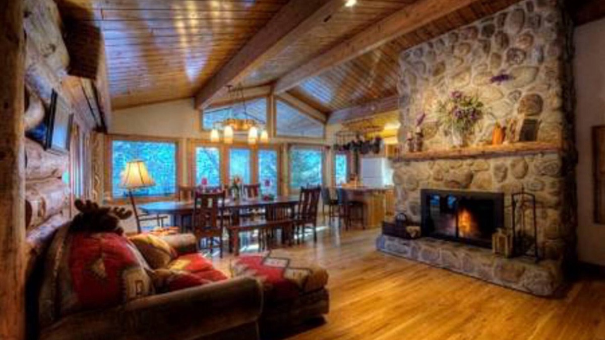Rapid City House | Log cabin-style home near hiking trails w/hot tub, & 2 fireplaces