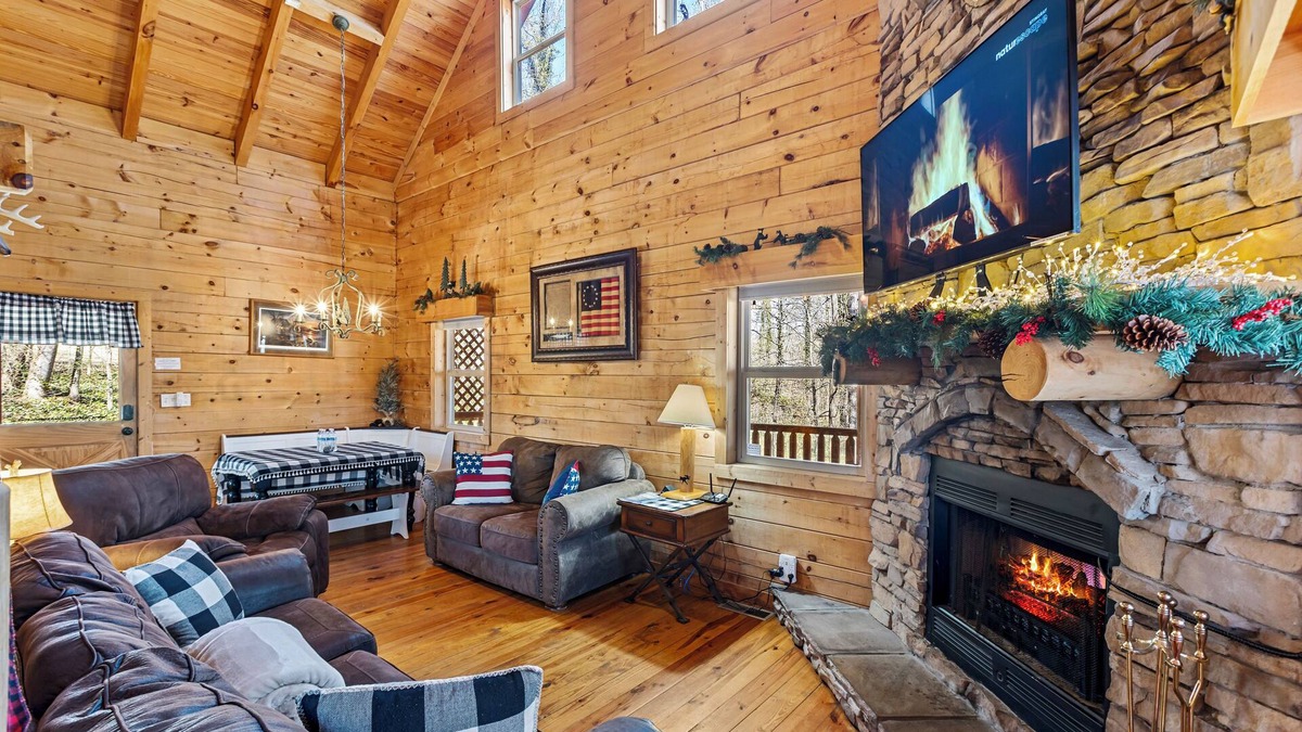 Knoxville Cabin | Log Cabin, UTK/Neyland, Smokies, 16acres, FP, HotTub, GameRoom,Fishing,Golf,Pets