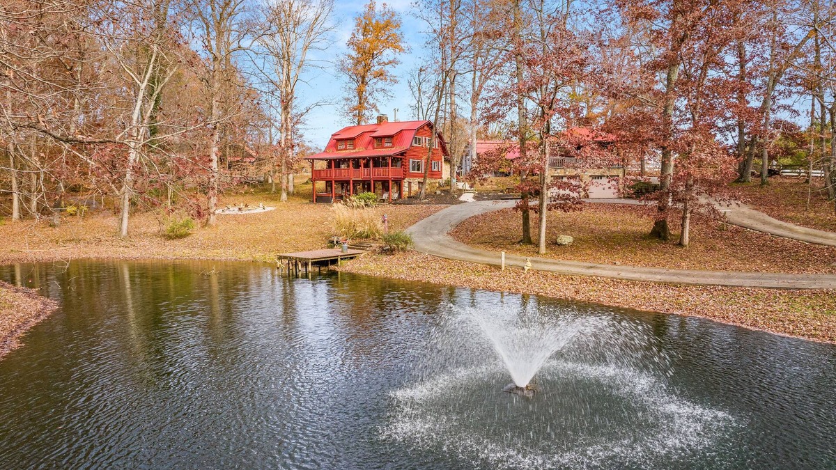 Knoxville Cabin | Log Cabin, UTK/Neyland, Smokies, 16acres, FP, HotTub, Sauna, Fishing, Golf, Pets