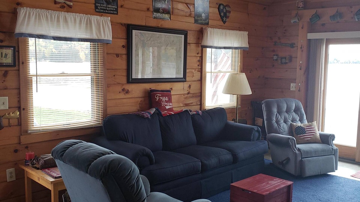 Morgan House | Log Cabin Vacation Rental