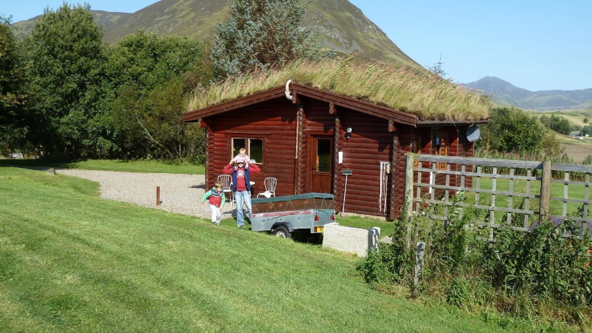 Spittal of Glenshee Cabin | Log Cabin with Hot Tub for 2 | In the Cairngorm National Park | Accepts Dogs