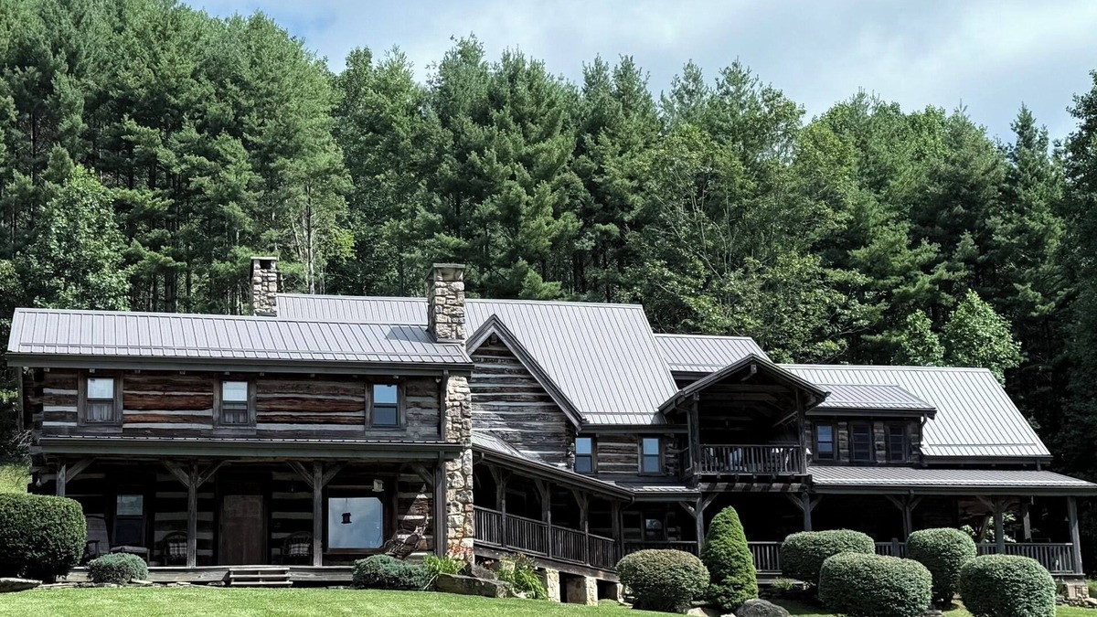 Altamont House | Log Cabin with Mountain Views, Hot Tub & Huge Yard