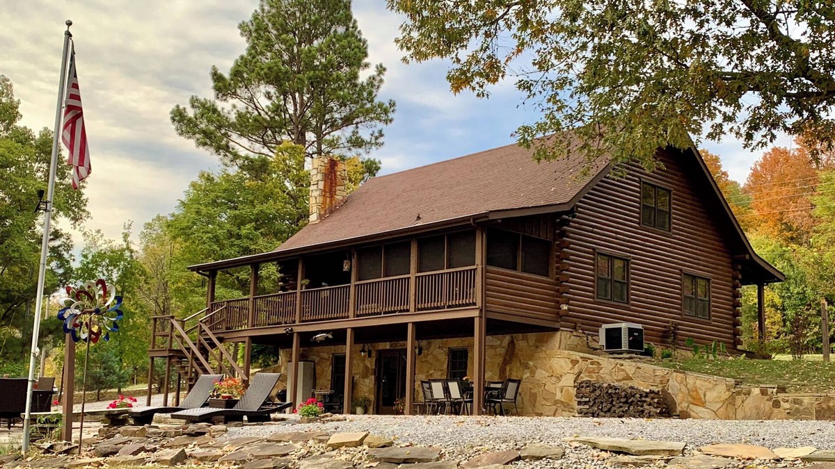Livingston County Cabin | Log cabin with walkout basement and loft located on Ohio River’s edge.