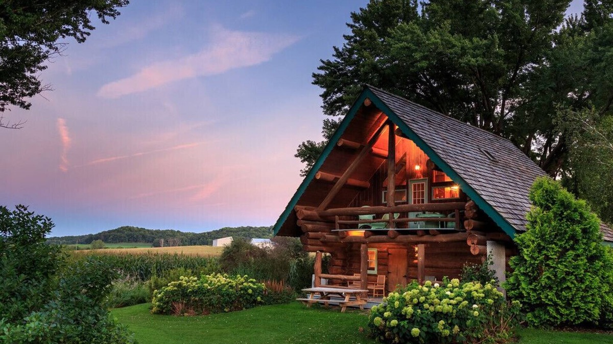 Sparta Cabin | Log cabins in quiet, peaceful Driftless Region country getaway, Sparta, WII