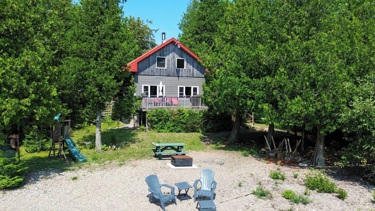 Manitoulin District Cottage | Log Cottage on Lake Huron – Peaceful South Shore Escape on Manitoulin Island.