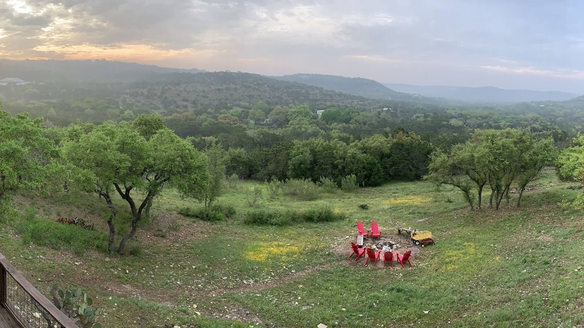 Wimberley House | LOG HOME 4.5 Acres, HUGE VIEW, POOL, FIREPIT, 2 WOODBURNING FIREPLACES