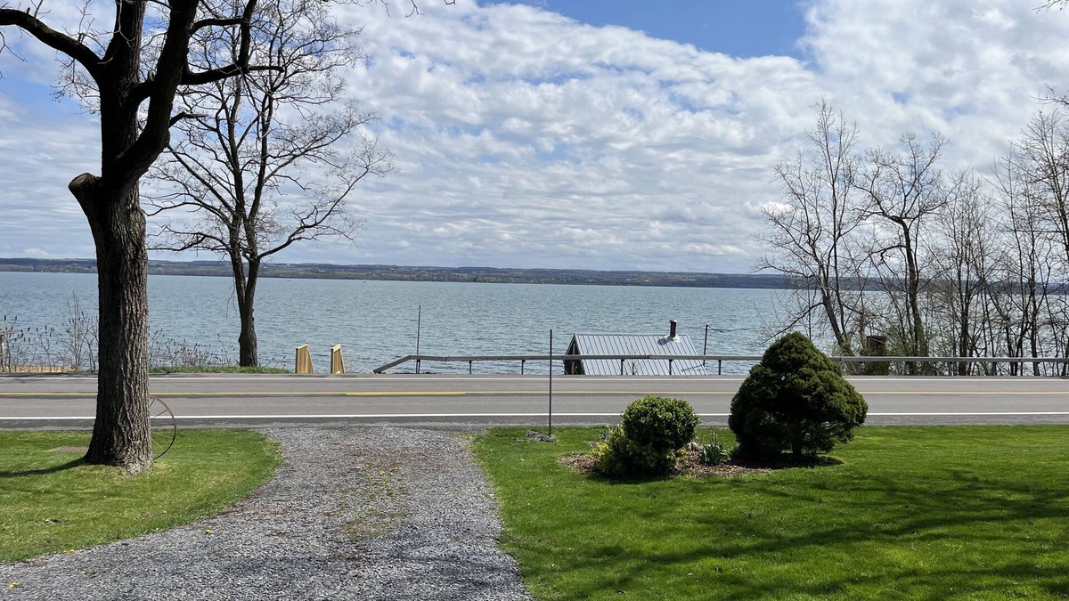 Town of Varick House | Log Home Leisure