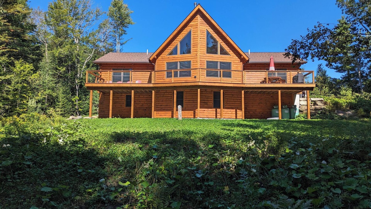 Mount Sunapee House | Log Home Mt Sunapee View - 5 min from beach and mountain & 9 min from town