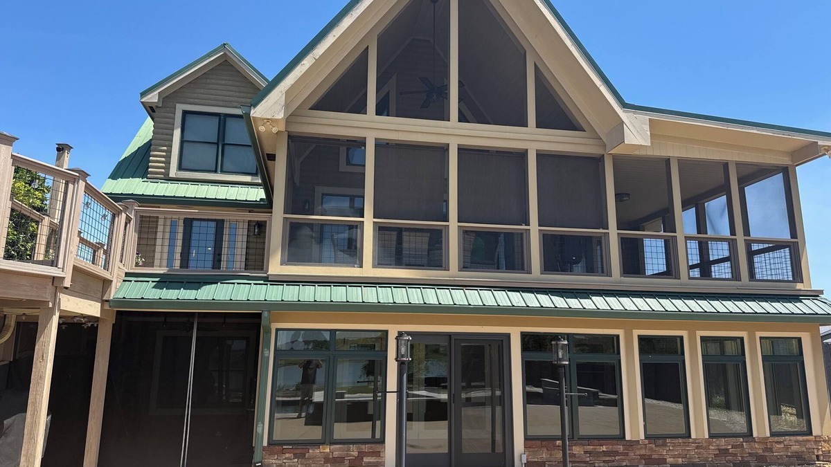 Inman House | ~ LOG HOME ON A BEAUTIFUL LAKE~Resort style pool~Charming Large 5 bedroom