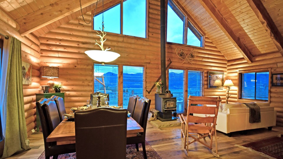 North Snyderville Basin House | LOG HOME PRIVACY! STUNNING VIEWS ~ 8 MIN TO SKI~ TRAILS ON THE PROPERTY