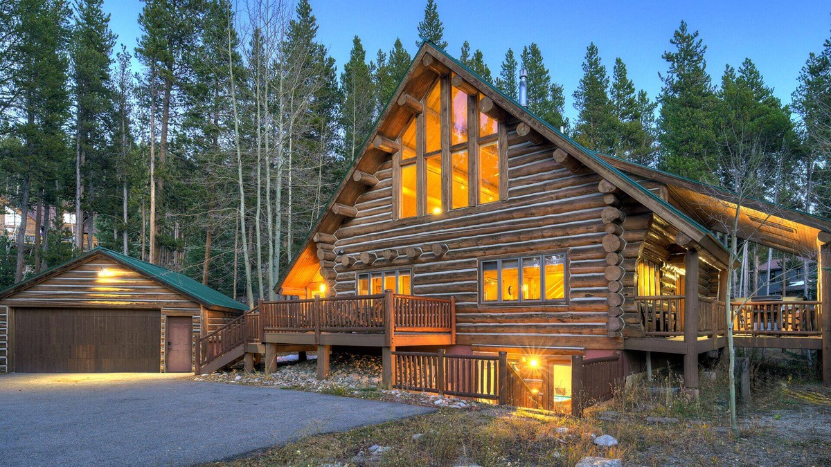 Blue River House | Log Home Retreat, outdoor living w/grill, pool table, 2mi to Ski & Main St.