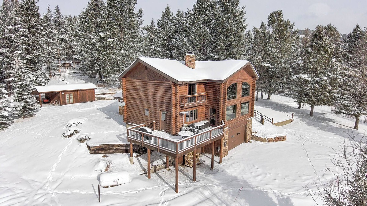Moran House | Log Home with View of the Buffalo Valley, Family Holiday Pricing Promotions